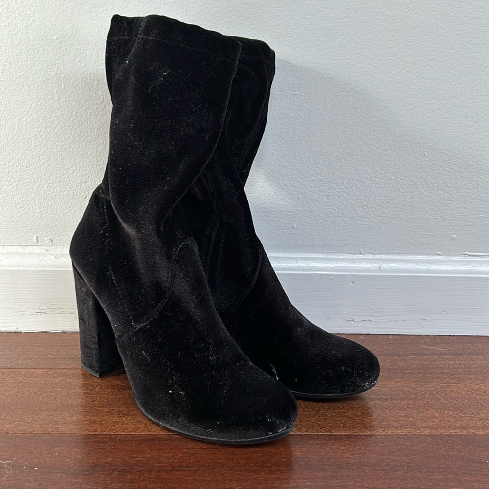 O.M. Booties faux velvet | black
